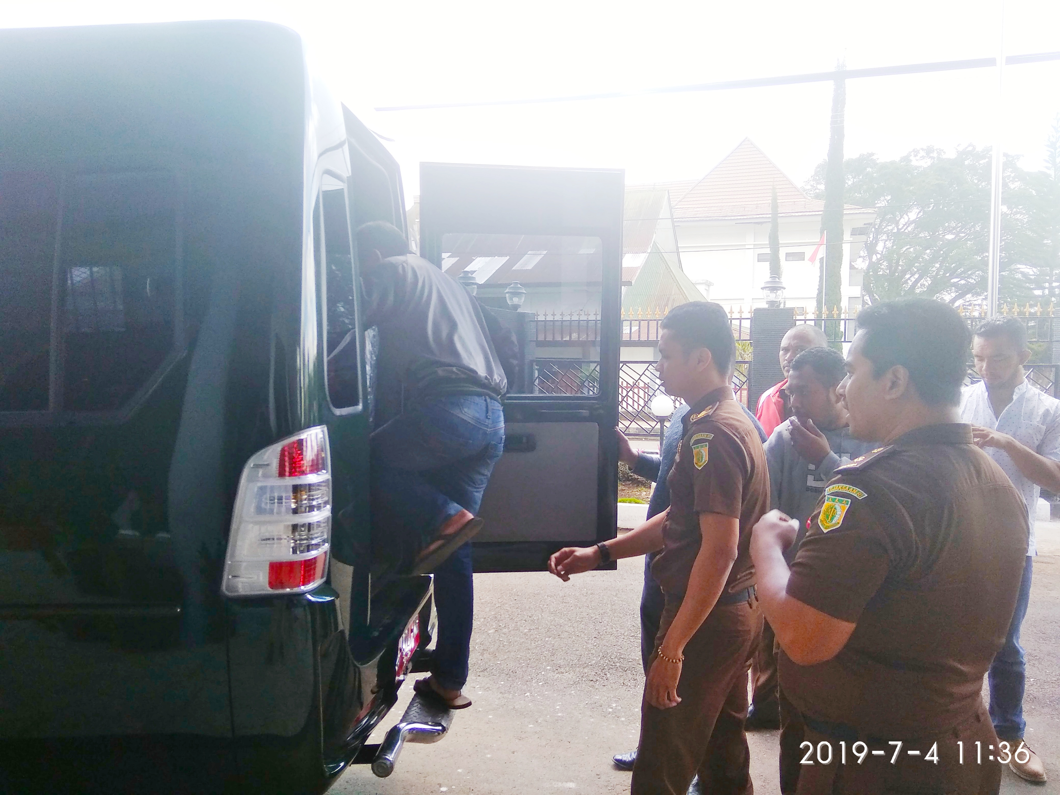 jadinya resmi ditahan pasca putusan pengadilan Negeri Ruteng yang menetapkan dirinya se Pelaku Politik Uang di Manggarai Akhirnya Ditahan – Swara NTT